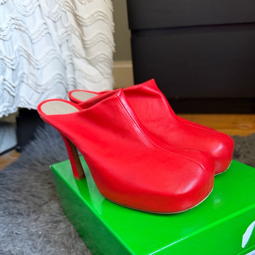 Bottega Veneta red nappa leather mules.